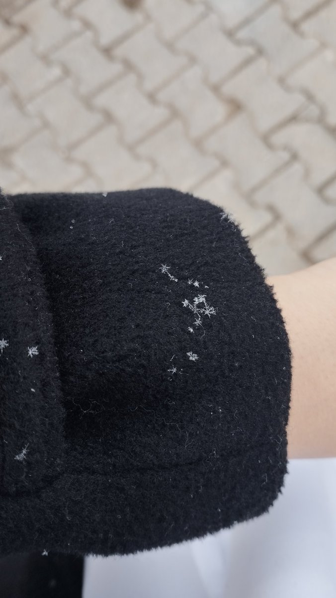 slablll's tweet photo. Bizim karlar normal kar şeklinde ya kalbi falan yok https://t.co/gw5RFwFjHB