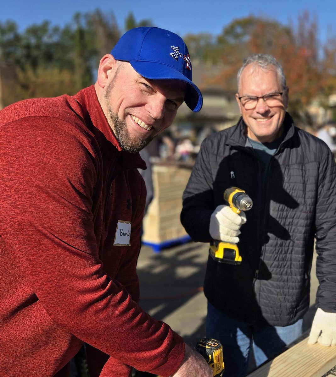 NewsPod's tweet image. Houston TX - Latter-day Saints Church  -  "Sleep In Heavenly Peace" - Assemble Beds For Children In Need -- About 100 volunteers from the Richmond Texas Stake in metro Houston assembled beds for children in need, sponsored by Sleep In Heavenly Peace (SHP).