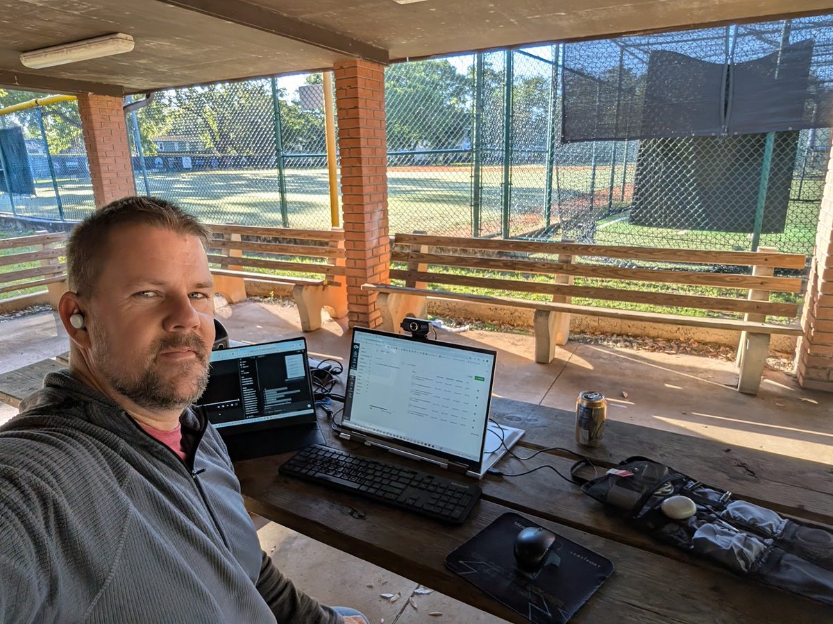 fred_ucation's tweet image. When I work in public spaces, I find I get to share what I'm working on with more people. That's super life giving! So is working outside 🏞️

#workinpublic #workoutside #lifegivingwork #outdoorproductivity #creativevibes #workspacevibes #natureinspired #getoutsideandwork