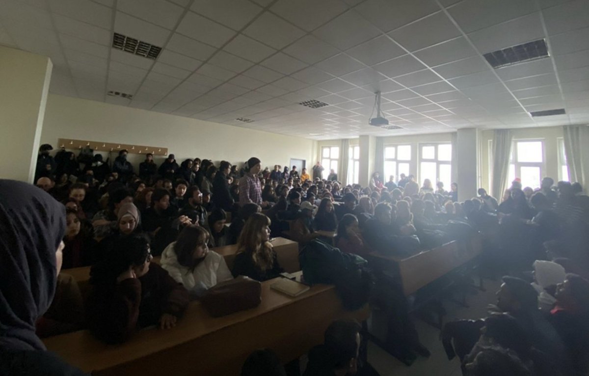 #ODTÜ'de forumlar başladı!

Dün eylem sonrası üniversitelerde ders boykotu çağrısının ardından fakültelerde forumlar başladı.

Tüm üniversiteli arkadaşlarımızı forumlar ve boykot çağrısı yapmaya davet ediyoruz!

📽️: Yeşil Direniş