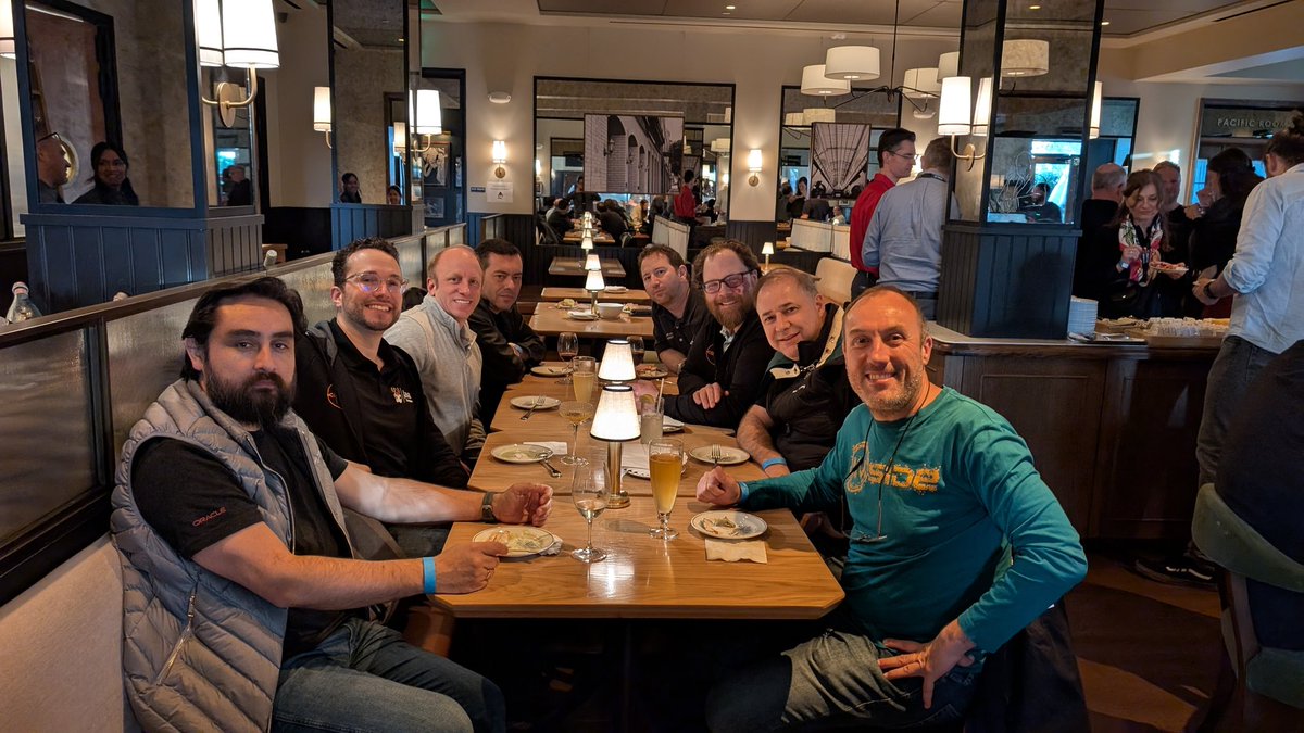 vilojona's tweet image. Se acabo 😰 It's been a great @JavaOne #javaone25, very well organised, great talks, a lot of friends and tons of new projects to do 🥰
Safe flights to everyone and hope to meet you soon 🥳