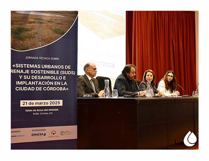 emacsa_es's tweet photo. 𝐋𝐚 𝐂𝐚́𝐭𝐞𝐝𝐫𝐚 𝐄𝐌𝐀𝐂𝐒𝐀 𝐫𝐞𝐮́𝐧𝐞 𝐚 𝐞𝐱𝐩𝐞𝐫𝐭𝐨𝐬 𝐝𝐞𝐥 𝐬𝐞𝐜𝐭𝐨𝐫 𝐝𝐞𝐥 𝐚𝐠𝐮𝐚 𝐞𝐧 𝐄𝐬𝐩𝐚𝐧̃𝐚 𝐩𝐚𝐫𝐚 𝐚𝐛𝐨𝐫𝐝𝐚𝐫 𝐥𝐚 𝐢𝐦𝐩𝐥𝐚𝐧𝐭𝐚𝐜𝐢𝐨́𝐧 𝐝𝐞 𝐒𝐔𝐃𝐒 𝐞𝐧 𝐥𝐚𝐬 𝐜𝐢𝐮𝐝𝐚𝐝𝐞𝐬
·
Leer noticia completa 👇
https://t.co/kmaLEY0uxl https://t.co/cBSlWlOa2W
