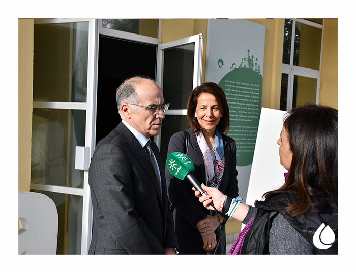emacsa_es's tweet photo. 𝐋𝐚 𝐂𝐚́𝐭𝐞𝐝𝐫𝐚 𝐄𝐌𝐀𝐂𝐒𝐀 𝐫𝐞𝐮́𝐧𝐞 𝐚 𝐞𝐱𝐩𝐞𝐫𝐭𝐨𝐬 𝐝𝐞𝐥 𝐬𝐞𝐜𝐭𝐨𝐫 𝐝𝐞𝐥 𝐚𝐠𝐮𝐚 𝐞𝐧 𝐄𝐬𝐩𝐚𝐧̃𝐚 𝐩𝐚𝐫𝐚 𝐚𝐛𝐨𝐫𝐝𝐚𝐫 𝐥𝐚 𝐢𝐦𝐩𝐥𝐚𝐧𝐭𝐚𝐜𝐢𝐨́𝐧 𝐝𝐞 𝐒𝐔𝐃𝐒 𝐞𝐧 𝐥𝐚𝐬 𝐜𝐢𝐮𝐝𝐚𝐝𝐞𝐬
·
Leer noticia completa 👇
https://t.co/kmaLEY0uxl https://t.co/cBSlWlOa2W
