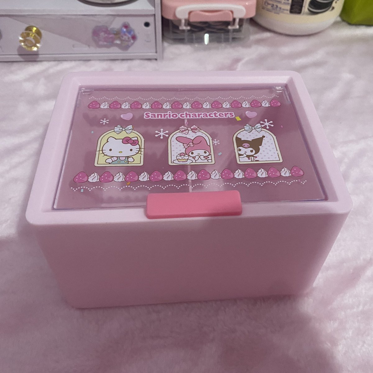 HanJu_store's tweet photo. ♡ ตู้ลิ้นชัก &amp; กล่องเก็บของ Sanrio

🎀 ตู้ลิ้นชัก mymelody 180฿ รส

🌸 กล่องเก็บของมี 2 ช่อง 150฿ รส https://t.co/pa3ok7wrHz