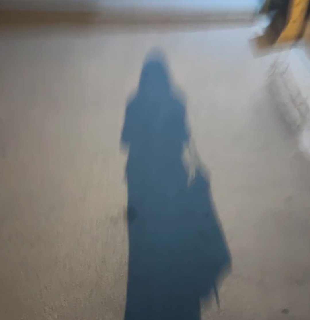 麻痹的气死我了，今天天气热穿的稍微清凉一点，走在路上莫名其妙的被个傻鸟说我是骚 货，我tm根就不认识他！！艹 https://t.co/ApgAiVSLWS