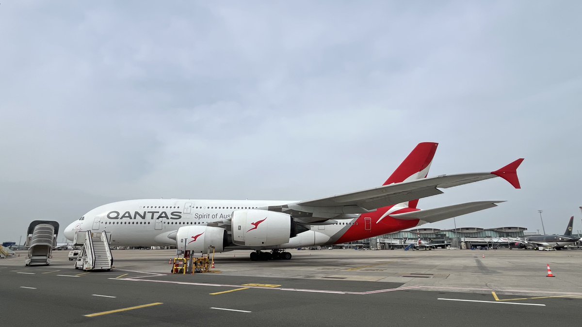 ArnaudGaulupeau's tweet photo. ✈️ Une jolie perle rare à @ParisAeroport - #CDG 🇦🇺🦘 

#AvGeek #A380 https://t.co/Uw3RN99per