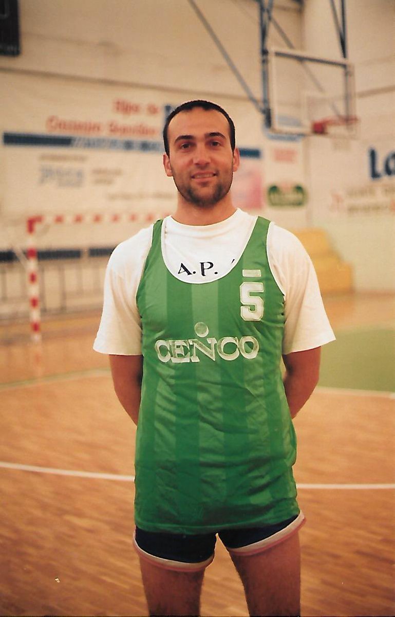 baloncestoSDP's tweet photo. 🏀 URBANO GONZÁLEZ, EL GRAN CAPITÁN DEL JT (CAPÍTULO 1)

💚 La llegada a Ponferrada (Temporada 90-91).

✍️ Por Rubén Fernández

🔗👉 https://t.co/w7yhJ2IVQj

#SoñarMásAlto #SomosSDP https://t.co/BngezdYn2i