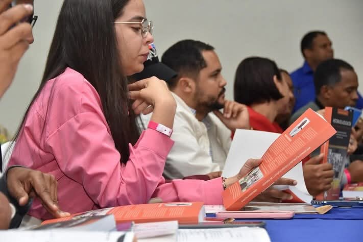 CMJPDNACIONAL's tweet photo. Parte de nuestros dirigentes mientras participan en el 1er Pleno Nacional de Dirigentes de @NuestraADP dedicado al Prof. David Hernández, dirigente sindical de San Francisco de Macorís, ido a destiempo. 

#CMJPD #ADP https://t.co/9Vw94qlLaL