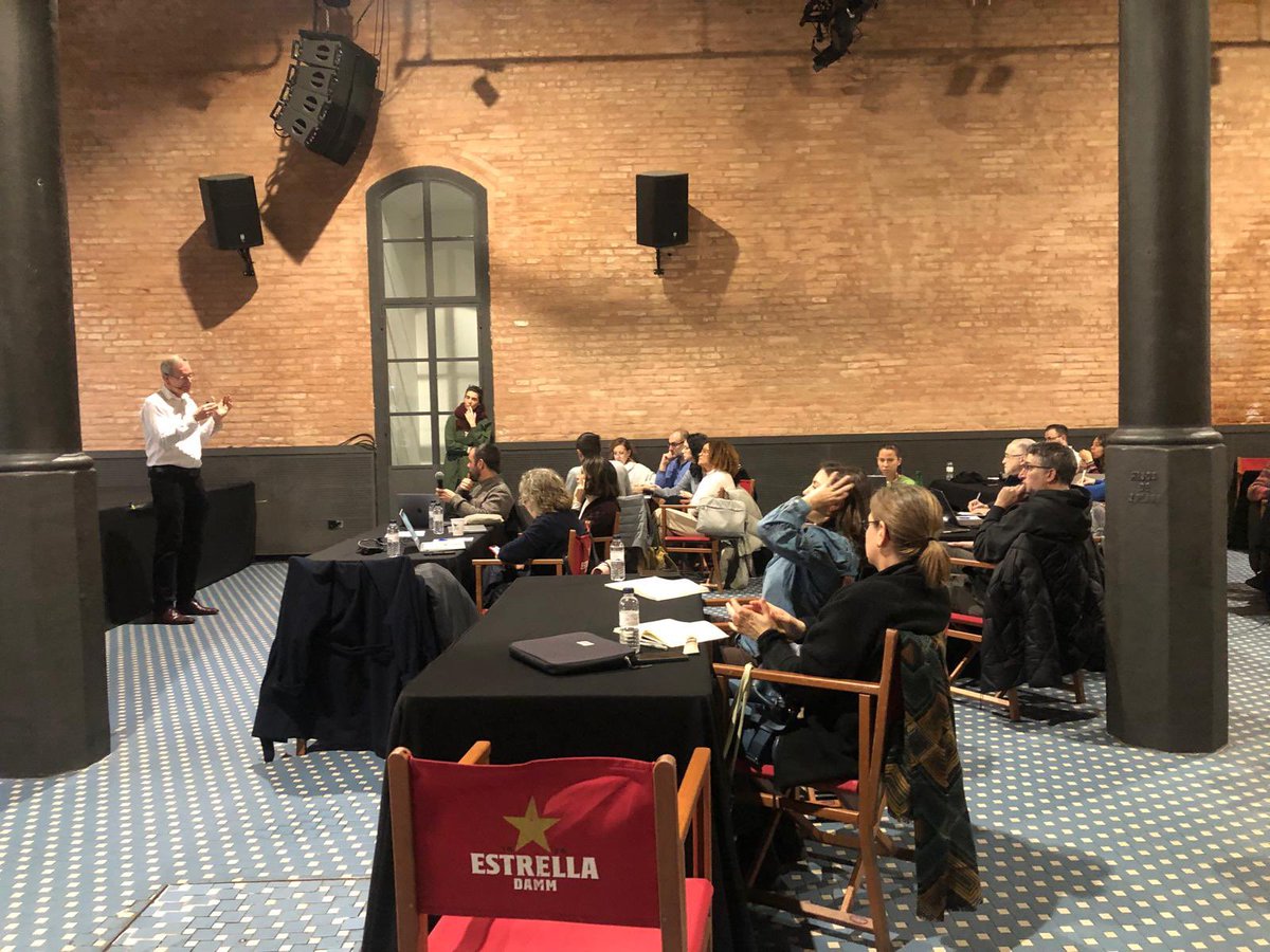 fcatcultura's tweet image. 📚Avui, nou taller de la primera fase del #ProgramaIMPULSACULTURA 2025, de la mà del professor d’@EADABusiness, Bart Huisken.

🚀Ampliem coneixements sobre emprenedoria cultural

📍Antiga Fàbrica @EstrellaDammCat