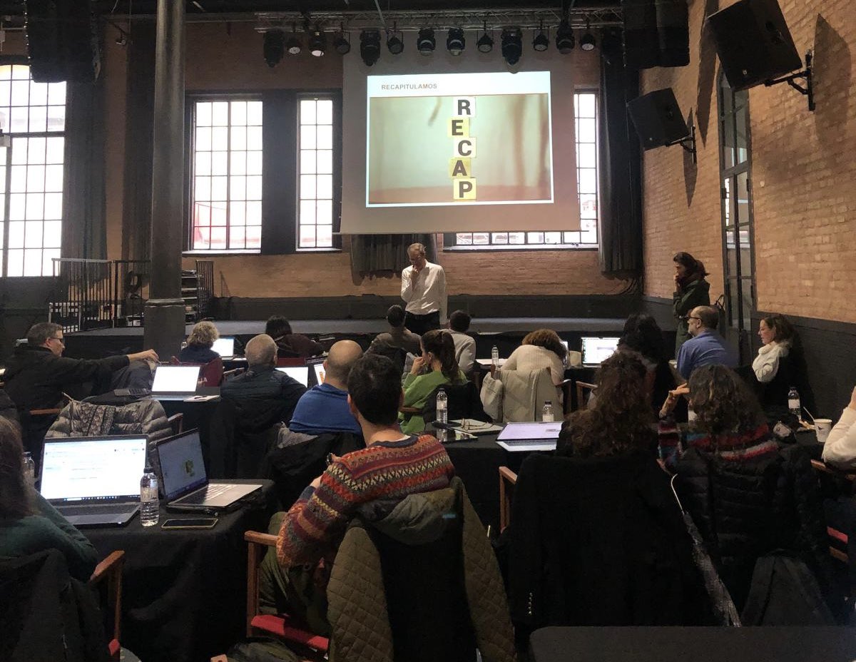 fcatcultura's tweet image. 📚Avui, nou taller de la primera fase del #ProgramaIMPULSACULTURA 2025, de la mà del professor d’@EADABusiness, Bart Huisken.

🚀Ampliem coneixements sobre emprenedoria cultural

📍Antiga Fàbrica @EstrellaDammCat