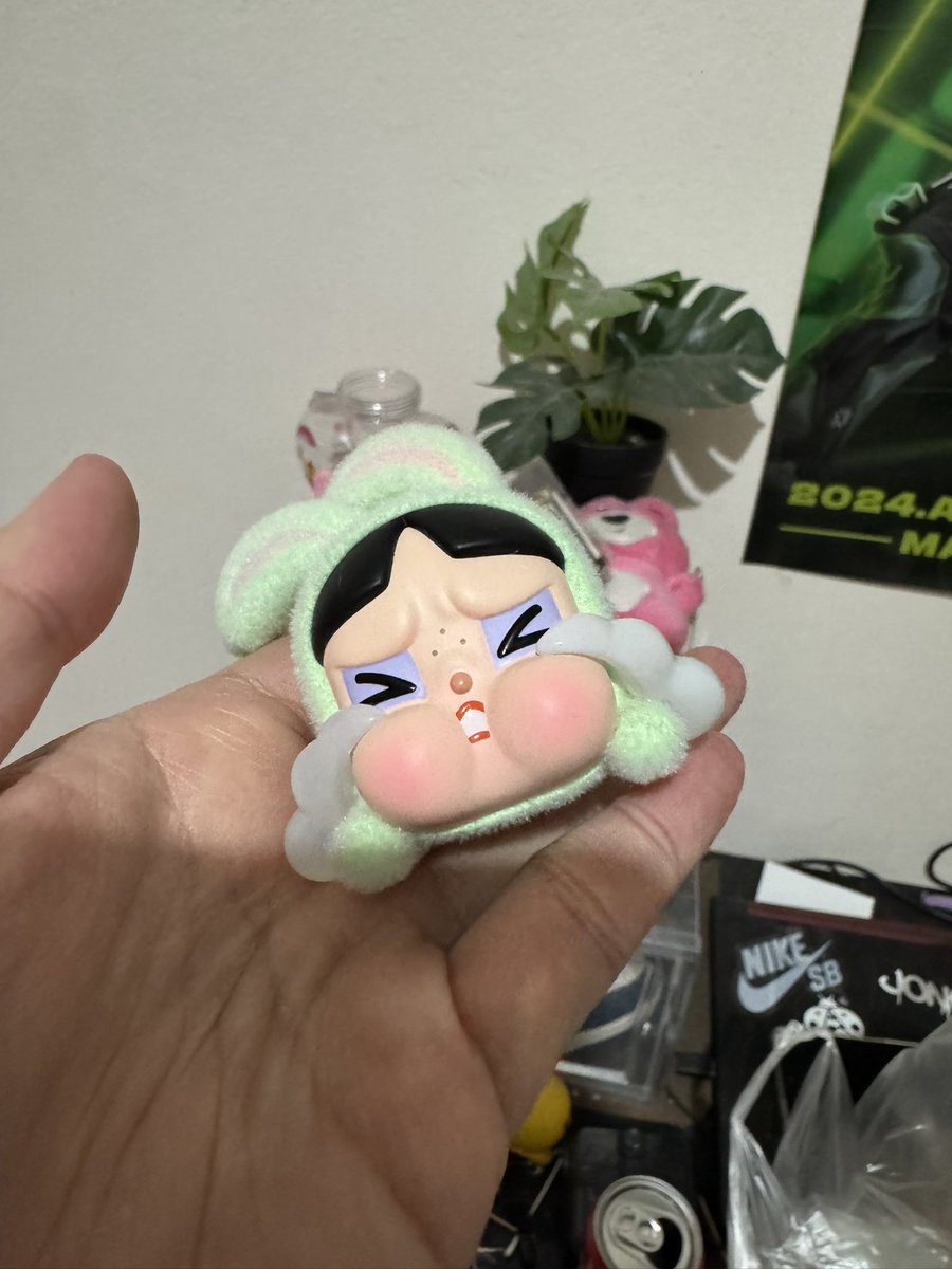moodengsav3's tweet photo. ปล่อย จะย้ายหอ กลับบ้าน 
Cry baby กระต่ายเขียว 270รวมส่ง
กล่อง การ์ดครบ สภาพ100% นอนตู้อย่างเดียว

#popmartthailand #popmartth #ตลาดนัดpopmart #ตลาดนัดcrybaby #ตลาดนัดกล่องสุ่ม #ตลาดนัดarttoy https://t.co/S0BdnZ0APf
