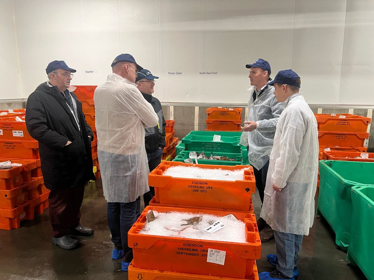 Vanochtend ontvingen we samen met de Visfederatie PVV Europarlementariër Ton Diepeveen en bezochten we de Visafslag Urk, scheepswerf Hoekman met o.a. de WON 77 op de helling, het vissersmonument en visbedrijf Neerlandia #vissersbond #Urk