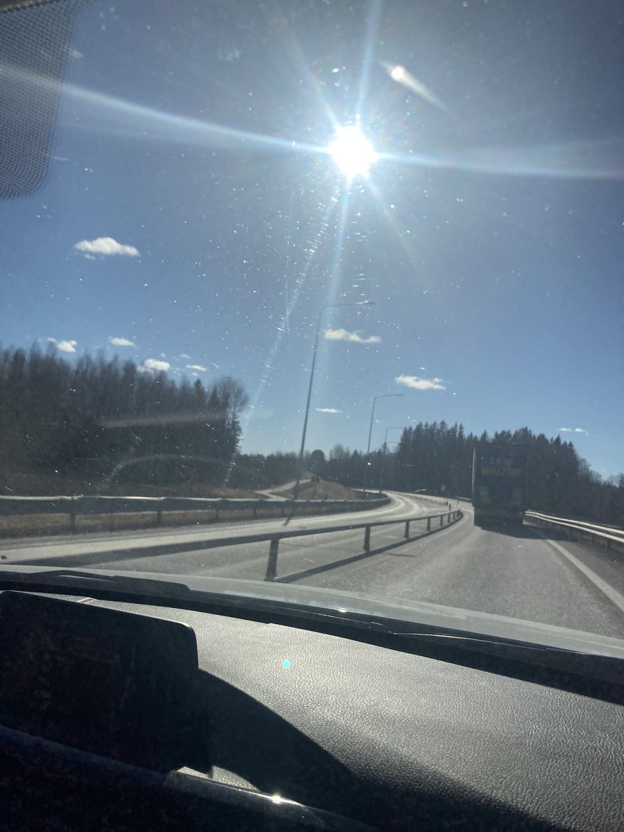 Nu drar jag och  <a href="/BjrnNil01762895/">B Nilsson</a>  mot Linköping för en helg fylld av äventyr ❤️🤍💙 🤍 Imorgon blir de Oskarshamn för att se vårat kära <a href="/BIK_Karlskoga/">Bofors IK Karlskoga</a> och på söndag blir det en tur till Norrköping för att få se mitt <a href="/dif_degerfors/">Degerfors IF</a> slå brorsans <a href="/ifknorrkoping/">IFK Norrköping</a> 😅