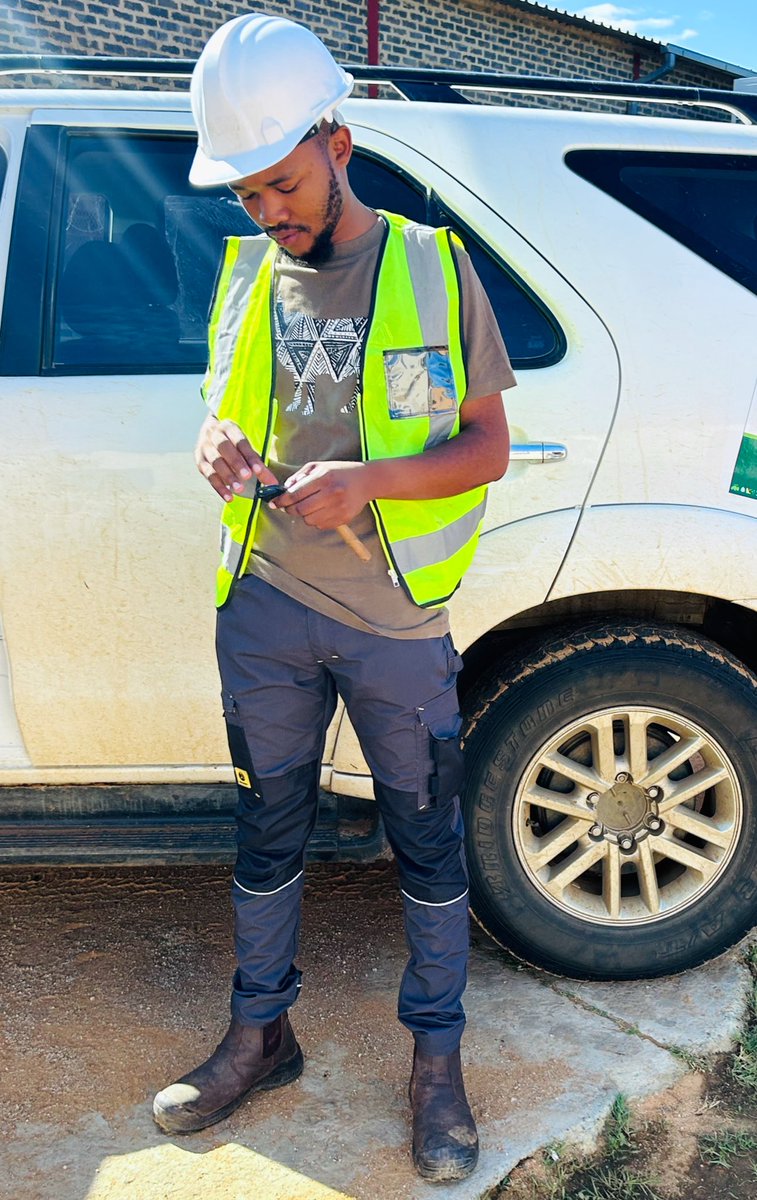 ThaboDithakgwe's tweet photo. Someone said:

When a white child was encouraged about multiple streams of income, a black child was told “gao itsi o batlang neh. O tshwara kwa le kwa. Dira selo se se one.”

Let’s be a generation of better parents! https://t.co/pW8dHIqHfx