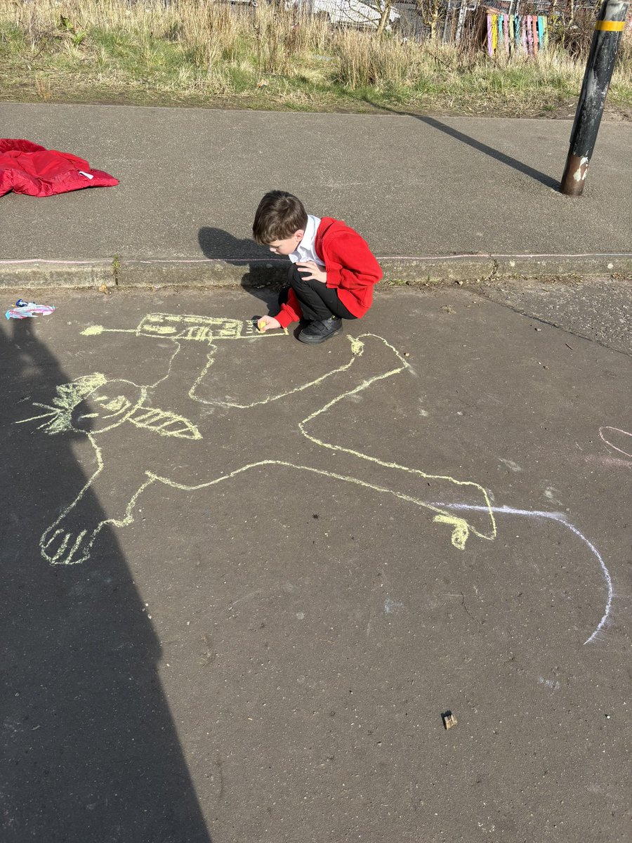 missallanhps's tweet photo. We loved using the chalks to draw outside yesterday ☀️ @MrsAdamsonHPS https://t.co/RgWplFMBAM