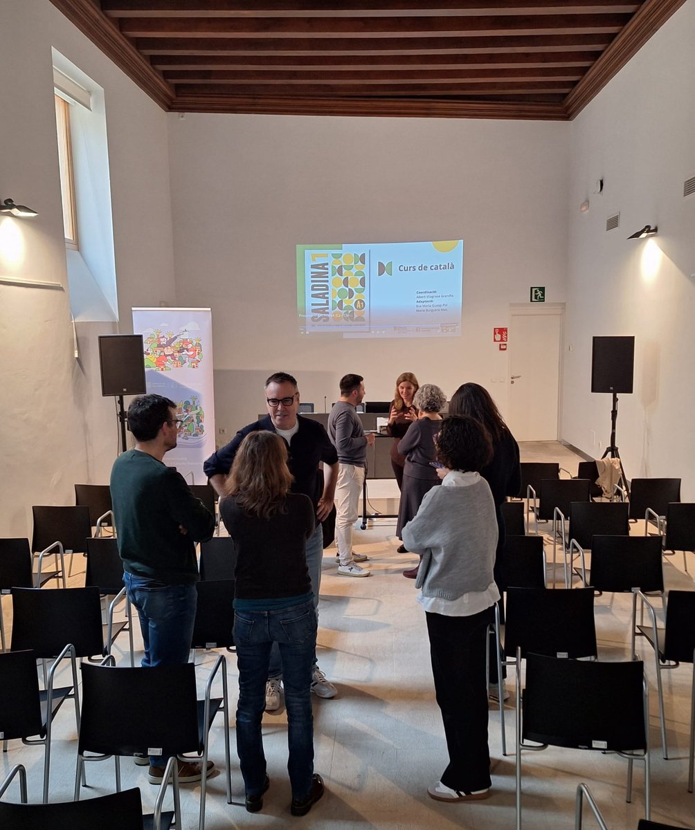 Institut d'Estudis Baleàrics (@iebalearics) on Twitter photo 🔊 L’ <a href="/IEBalearics/">Institut d'Estudis Baleàrics</a> ha presentat avui a Ca n'Oleo «Saladina», el projecte d’adaptació del llibre «A punt 1» 📚 a les varietats dialectals de les Illes Balears.
📗Publicacions de l’Abadia de <a href="/montserratinfo/">Abadia de Montserrat</a> va disposar d’una subvenció de l'IEB 2024 per editar aquest material 🙌. 🔊 L’ <a href="/IEBalearics/">Institut d'Estudis Baleàrics</a> ha presentat avui a Ca n'Oleo «Saladina», el projecte d’adaptació del llibre «A punt 1» 📚 a les varietats dialectals de les Illes Balears.
📗Publicacions de l’Abadia de <a href="/montserratinfo/">Abadia de Montserrat</a> va disposar d’una subvenció de l'IEB 2024 per editar aquest material 🙌.