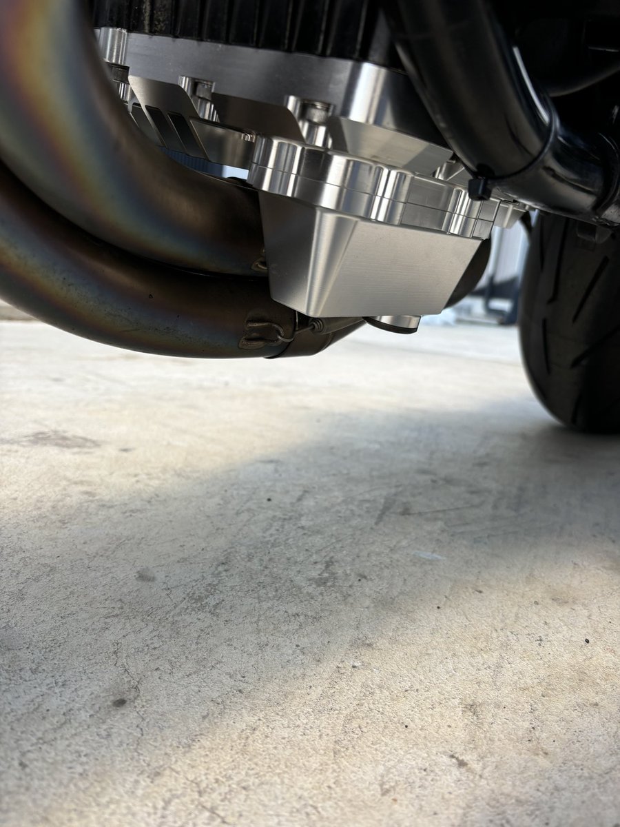 SANCTUARY_WiLL's tweet photo. ナイトロレーシング　
ビレット深底オイルパンキット！
敢えて、ブラックエンジンにシルバーオイルパンをチョイス👌

#カワサキ #kawasaki #z1 #z2 #kz1000 #kz1000mk2 #z1r2 #z1r #z1000r #z1100r #acsanctuary #sanctuarywill #サンクチュアリーウィル #ワンオフ #ワンオフパーツ #ワンオフパーツ製作  #カスタムバイク#ヨシムラ #ヨシムラtmr #メーター #バイクが好きだ #バイクライフ #japan #バイクのある風景 #バイク好きな人繋がりたい #バイクのある生活 #カスタムバイク #custom #custombike #山梨バイク #山梨バイク