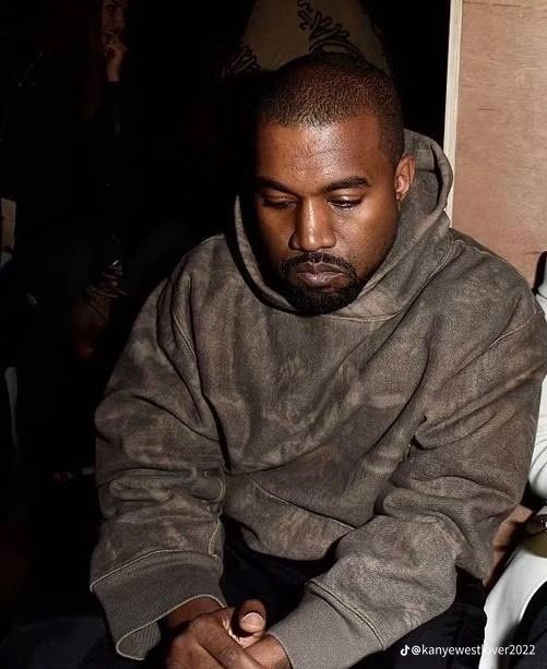 $YZY  fans waiting for kanye to drop