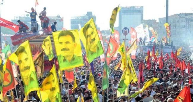 Derdi terör olan bu orospu çocuklarını haklı eylemlerinizde aranıza alırsanız Tayyip Erdoğan %52 ile bir seçim kazanır ne olduğunu anlayamazsınız. O yüzden haklılığımıza terör gölgesi düşürmeyelim .

 #gelmeyin