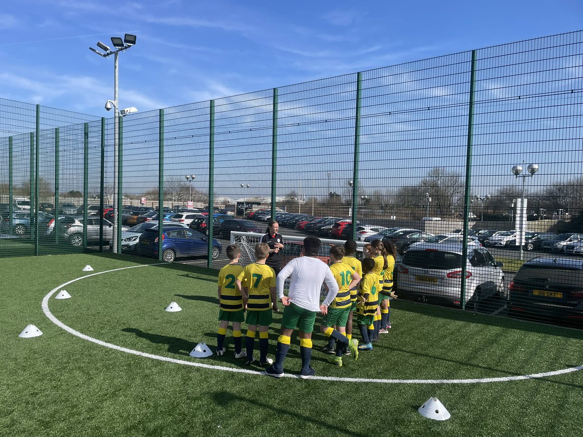 TWSSP's tweet image. 16 schools participated in our KS2 Sportsability Football Festival hosted by @telfordutd 
as part of @BarclaysFooty @YouthSportTrust funded programme.

Students of @accesssportcoll at Telford ran well planned sessions to ensure participants had a fun learning experience.