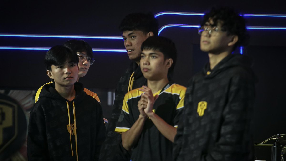 OneSportsPHL's tweet photo. FINALLY! 🐝
AP.Bren barges into the win column after handing SMART Omega its fifth loss in the regular season of MPL Philippines Week 4 Day 1. | 📸 MPL-PH
#MPLPHSeason15 #MLBB #Esports #OneSports #GGNetwork https://t.co/qwk1OpLLxA