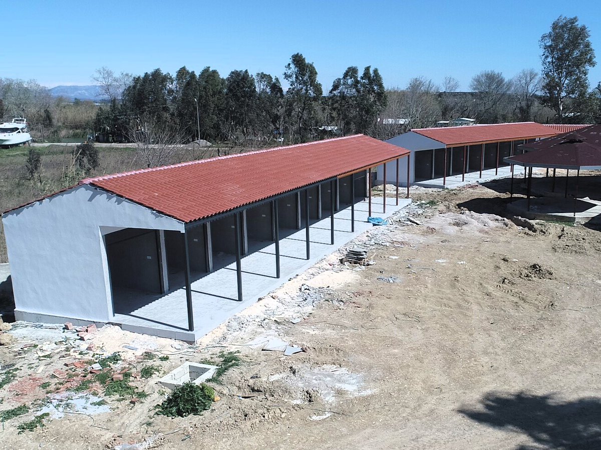 Boğazkent Mahallemizde yapımı devam eden Balıkçı Hali Projemiz, dükkan bölümlerinin boyama ve iç tesisat çalışmalarıyla hızla ilerliyor.
Ekiplerimiz, projeyi en kısa sürede tamamlayarak vatandaşlarımızın hizmetine sunmak için titizlikle çalışmalarına devam ediyor. 🚧👷‍♂️