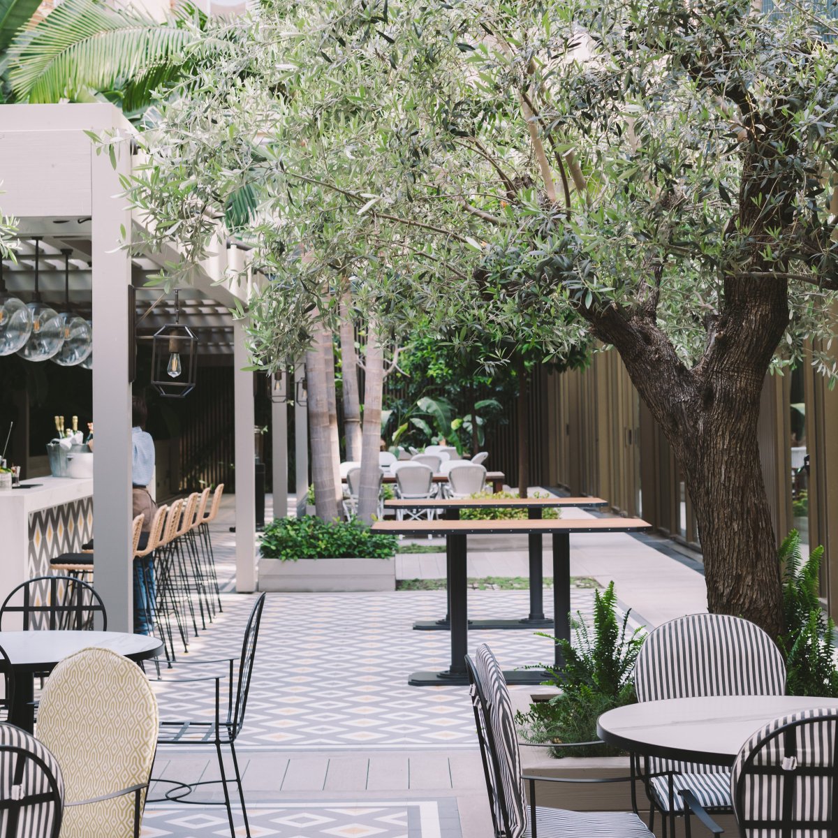 En esta nueva edición de Moritz Feed Dog colaboramos con Seventy Barcelona (<a href="/nnhotels/">Núñez i Navarro Hotels</a>), un hotel en el epicentro modernista con la calidez de una 'guest house' mediterránea. Allí se alojan nuestros invitados estos días dedicados al  cine y a la moda.
seventybarcelona.com