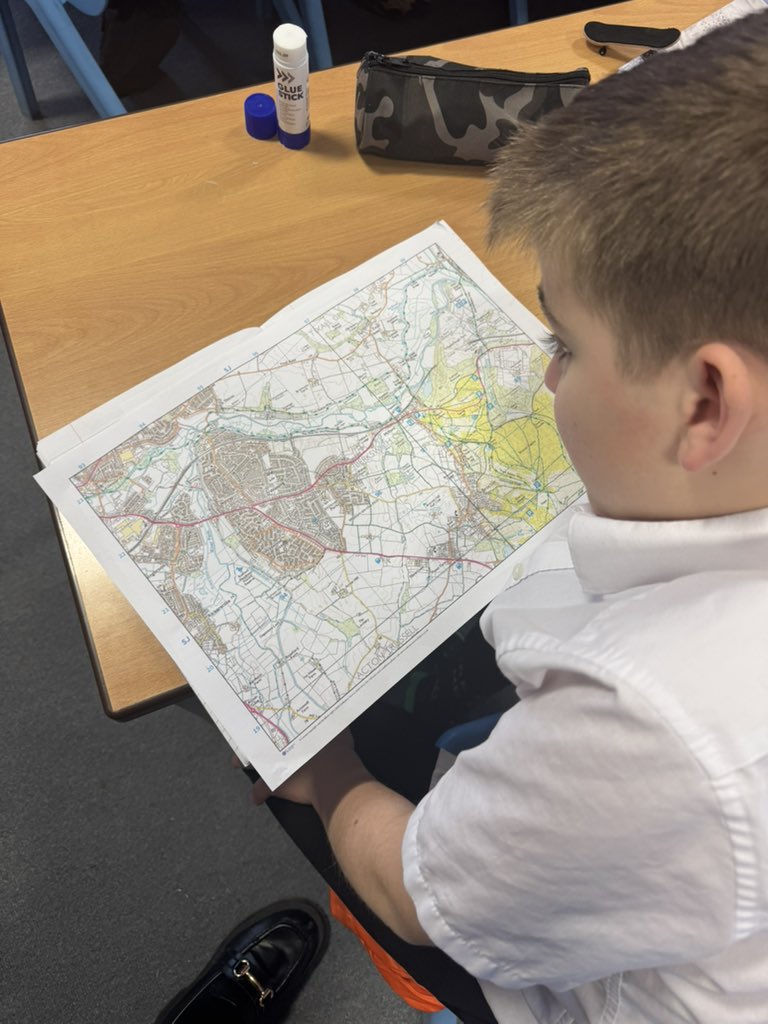 BarnfieldsPS's tweet image. Year 6 have been learning about grid references by locating places in their locality! 🗺️