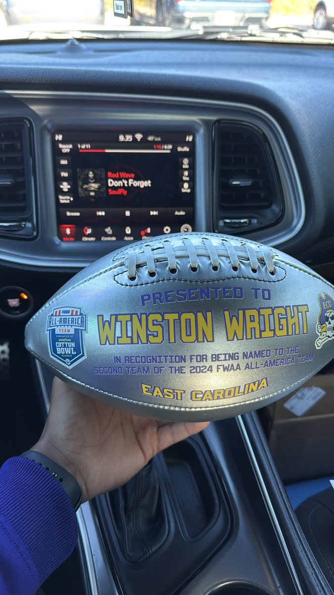 showtimejet's tweet photo. Come to @ECUPiratesFB and be Great!! God I’m thankful for not giving up on me!!🙏🏾💯 https://t.co/W5l5tHi5JX