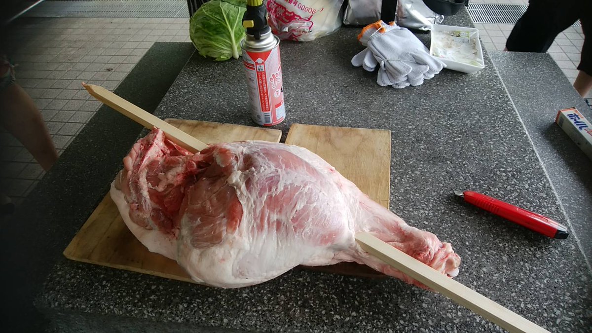 penrose2010's tweet photo. 前やったアノ肉の写真を頂いたので、貼ってみます。
また、やりたいなぁ。
人がいないと食べきれないのよね。
と、言うわけで、よろしくお願いしまーす。 https://t.co/FkQxgFRSVg