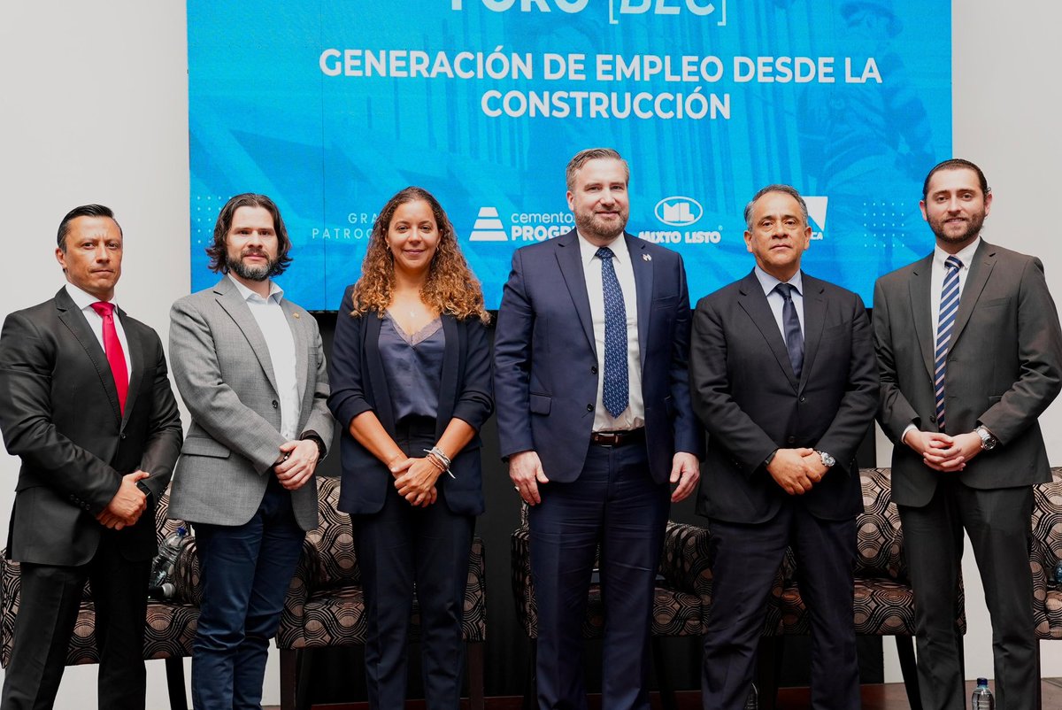 #EmbBradley destacó el papel clave del sector privado y las empresas de construcción en la creación de empleos y el desarrollo de infraestructura, apoyados por la colaboración entre gobierno y empresas. Juntos, podemos construir una región más fuerte, segura y próspera. 🇺🇸🤝🇬🇹