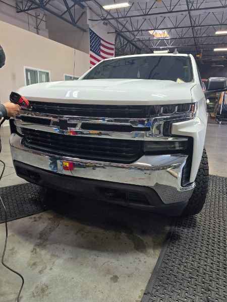 ClearCutGlass's tweet photo. This Chevy Silverado just got an upgraded look with our Chrome Delete using 3M gloss film in Glossy Black. Say goodbye to shiny chrome and hello to sleek, bold finishes! 
#3M #ChromeDelete #TruckStyle https://t.co/7cqG98t6QK