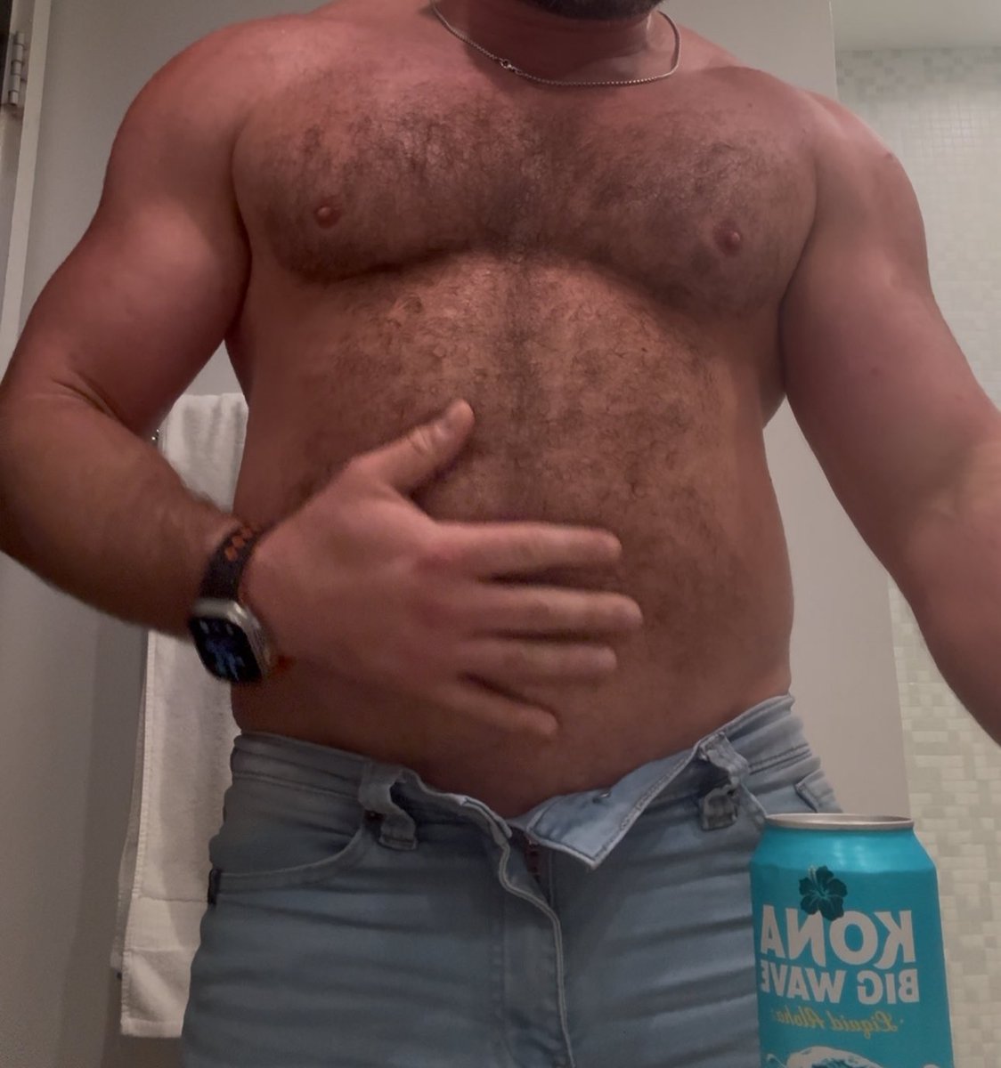 Damn, I let that beer in the fridge get the best of me. This bulk is slightly dirty 😏#musclepig #forcedintox #beerbelly #beefybear #furrymuscle