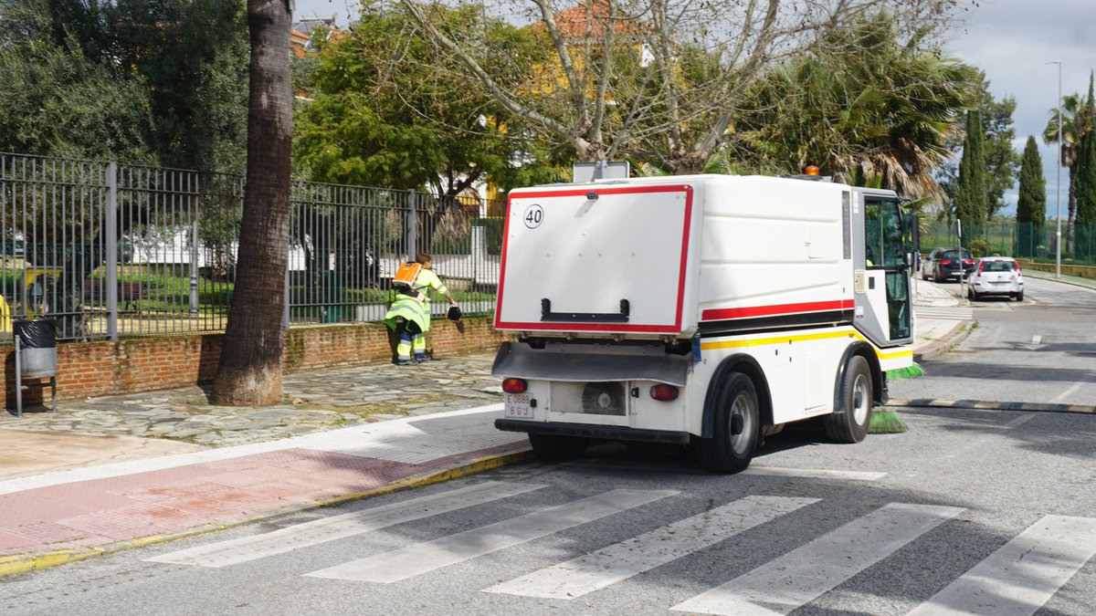 CastillejaCta's tweet photo. 🔴El Ayuntamiento está desarrollando un nuevo Plan Especial para el refuerzo del servicio de la limpieza viaria en el municipio, en el que invertirá 360.000 euros gracias a los fondos del Plan Más Sevilla de la Diputación.  👉 https://t.co/FXMzYgefwV
#TuAyuntamientoATuServicio https://t.co/znLiGpknTT