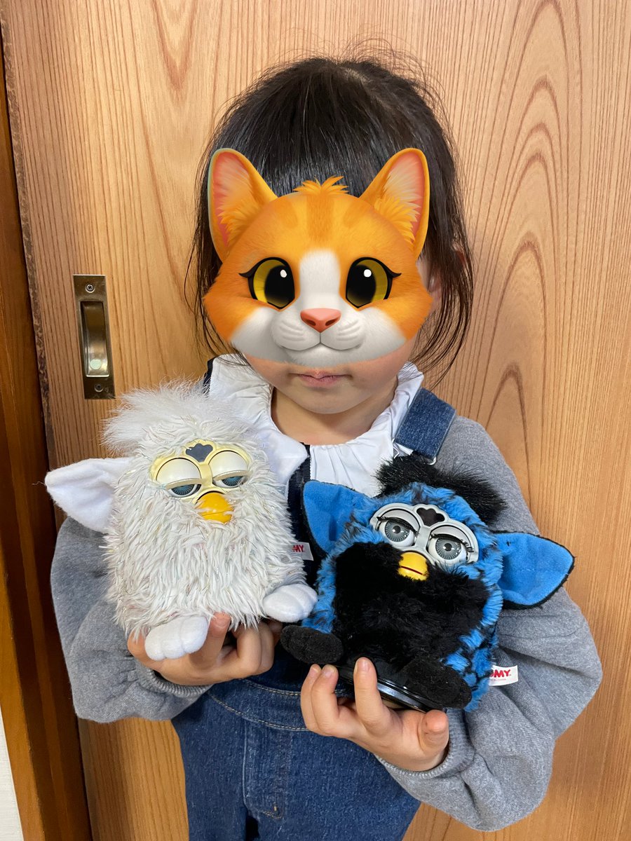 ne22co's tweet photo. 実家で懐かしすぎるのみつけて、娘がめちゃめちゃ気に入った♡
電池入れたらまだ動いた、、、！ https://t.co/Q0OKsM5ZXD