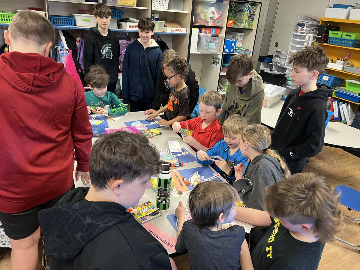 3rd Quarter Reward Kindergarten Buddies with Mrs. Calhoun’s class! <a href="/BCSDHuntington/">Huntington Elementary</a> #BrunswickPRIDE