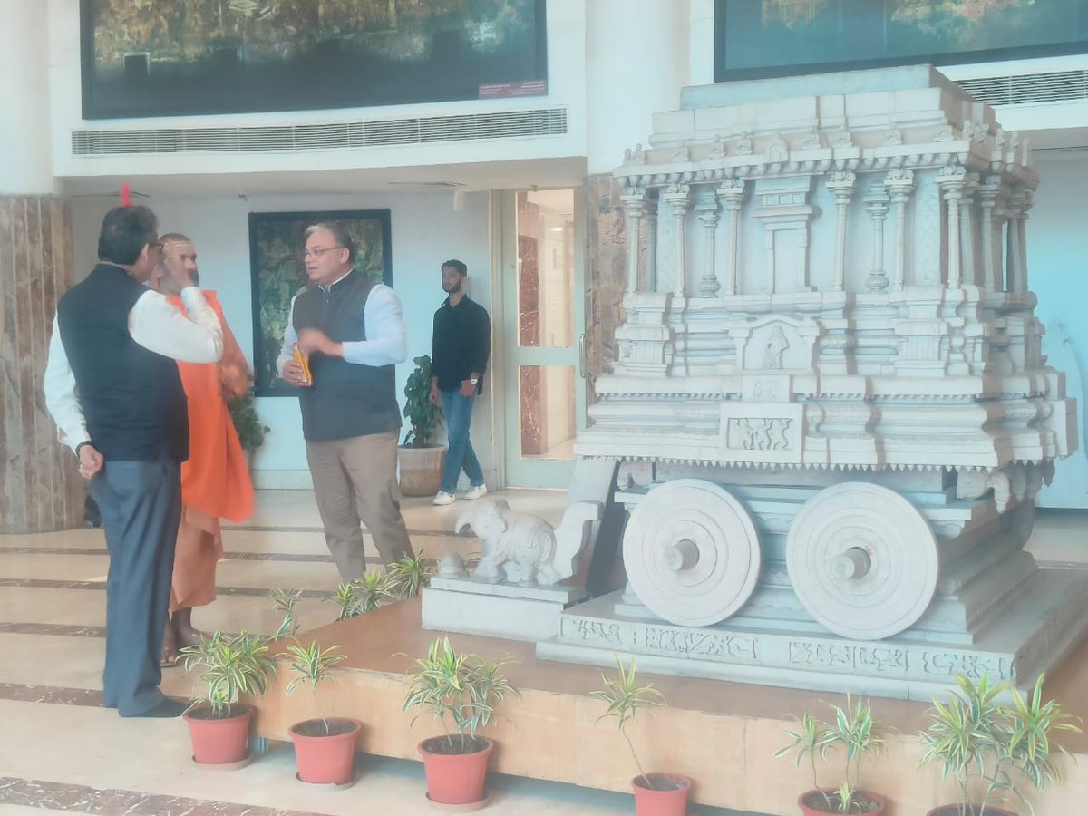 SHJBTKTrust's tweet photo. Poojya H.H Sri Govindananda Sarswati ji meeting with Govt of India A.S.I D.G Sri Y.S Rawat ji, Dr.A.Tripathi A.D.G,Sri Janwij Sharma A.D.G in Delhi ASI Headquarters reg "Pampakshetra Kishkindha Hampi renovation - future plans for Development https://t.co/Edtg5Qq324