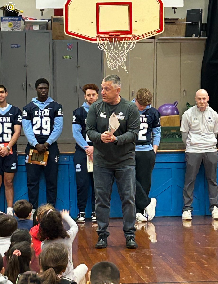 CoachGarrett53's tweet image. Thank you to the Watchung Elementary School in Middlesex for having us today!
Stressing the importance of reading to K-3 graders
#ReadingisFUNdamental

-Another Friday
-Another Community Service
-Another opportunity to: 

GROW ON GOOD SOIL

#MBK
F. I. G. H. T. 

Love ❤️ our guys