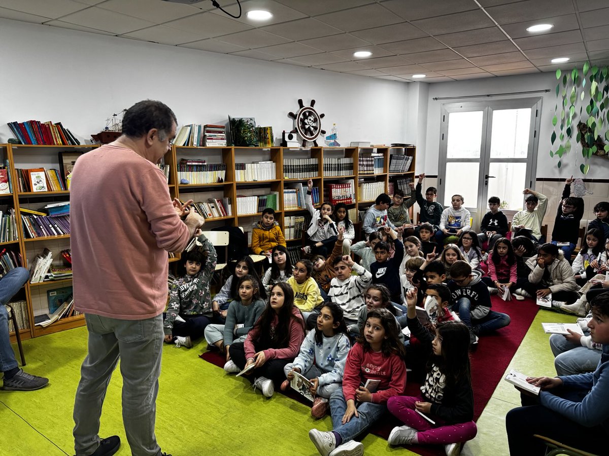Hemos tenido la suerte de contar en nuestro colegio con el autor  Rafael Ordóñez. Está actividad  es organizada con la finalidad de despertar en los niños y niñas el amor a la lectura. Gracias ⁦<a href="/LoQueLeoSanti/">Loqueleo Santillana</a>⁩ ⁦<a href="/loqueleo_es/">Loqueleo España</a>⁩