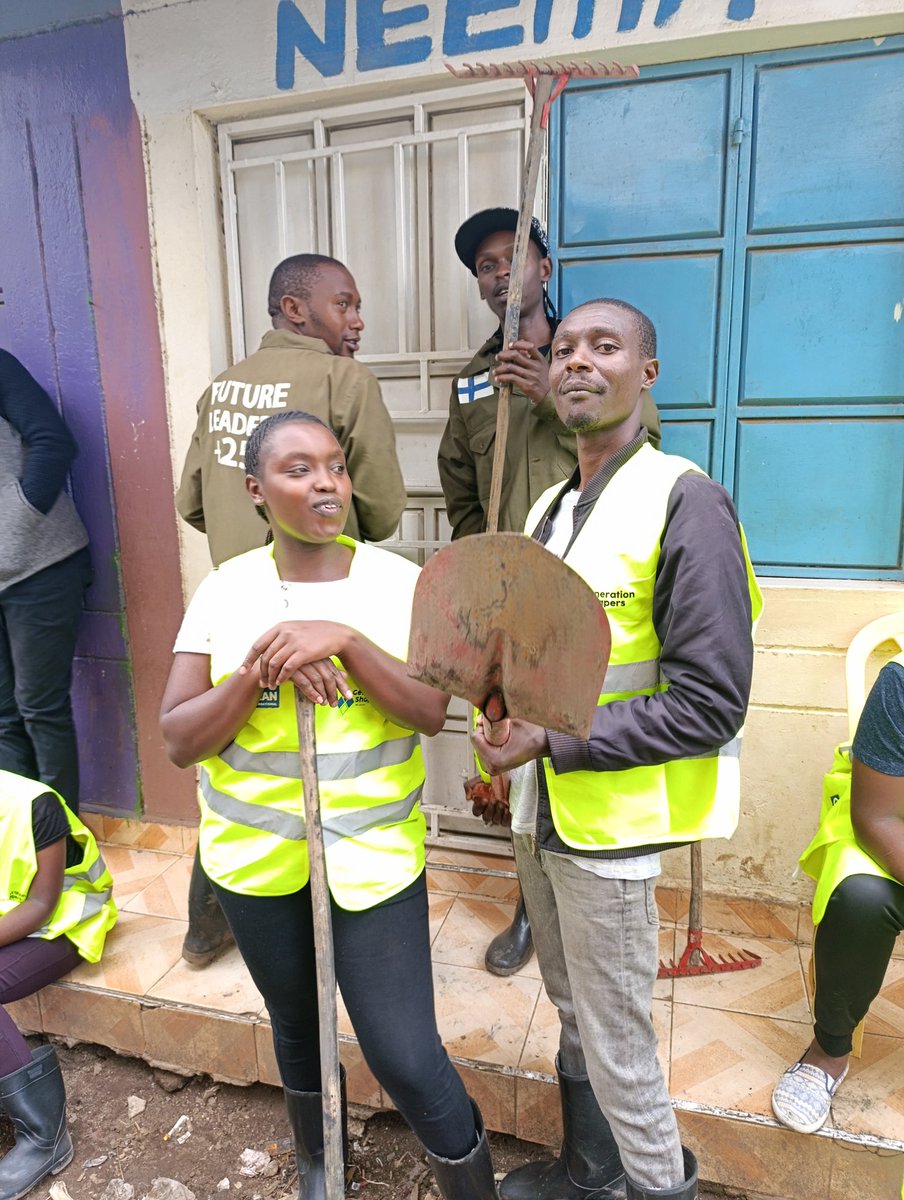 On this International Day of Forests  we  cleaned up the hood in Mathare no. 10 alongside a couple other community youth groups

#dayofforests #cleanup
#community #youth #InternationalDayofForests