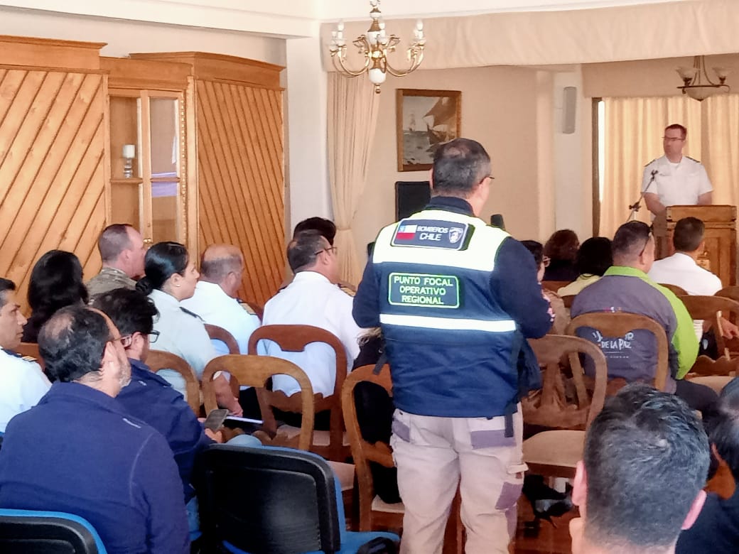 Senapred's tweet photo. #SenapredBiobio expone sobre el funcionamiento del #SINAPRED ante la amenaza de Tsunami, en jornada de capacitación organizada en conjunto con @DGTM_Chile, #SHOA y @DPRBiobio. https://t.co/5E1PpT4MEl