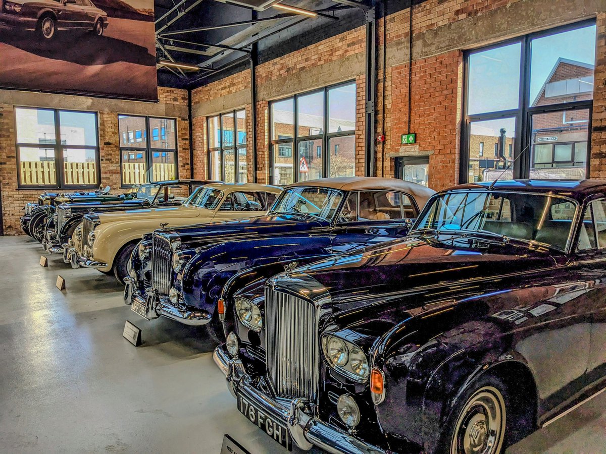 Supercat68's tweet photo. #Bentley Old and new. https://t.co/d6tPG6ZRVM