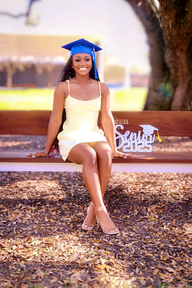 jaila_davis2025's tweet photo. Almost time to cross that stage! 🎓💙 #seniorpics #senioryear #Classof2025 #seniorszn #houstontx #missouricitytx #hbcubound #softballcommit #jarvischristianuniversity https://t.co/MjLJ2kd71y