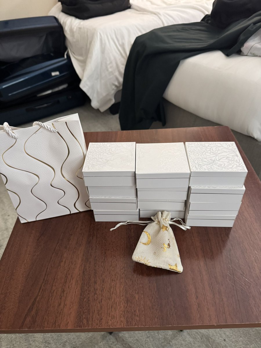 As we had been to Madinah Shareef 3 months ago (and I did go a little overboard in my Itr and Jubbah shopping 🙈🙄), I had told my wife that I would not be doing any shopping in Madinah…

This is me NOT DOING ANY SHOPPING in Madinah. And I’ve only been here 1 day!!