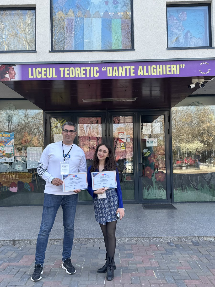 derikanadoluli1's tweet photo. Erasmus+ Akreditasyon Projesi Okul Eğitimi kapsamında  okul müdürümüz Murat ESER ve Türk Dili ve Edebiyatı öğretmenimiz Gülnihal ALIŞ Bükreş’te gerçekleşen İşbaşı Gözlem Faaliyetine katıldı. 
@mardinilmem @derikmem47 @MstfaKAHRAMAN https://t.co/ucZoKcIAaQ