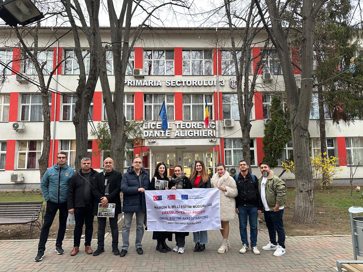 derikanadoluli1's tweet photo. Erasmus+ Akreditasyon Projesi Okul Eğitimi kapsamında  okul müdürümüz Murat ESER ve Türk Dili ve Edebiyatı öğretmenimiz Gülnihal ALIŞ Bükreş’te gerçekleşen İşbaşı Gözlem Faaliyetine katıldı. 
@mardinilmem @derikmem47 @MstfaKAHRAMAN https://t.co/ucZoKcIAaQ