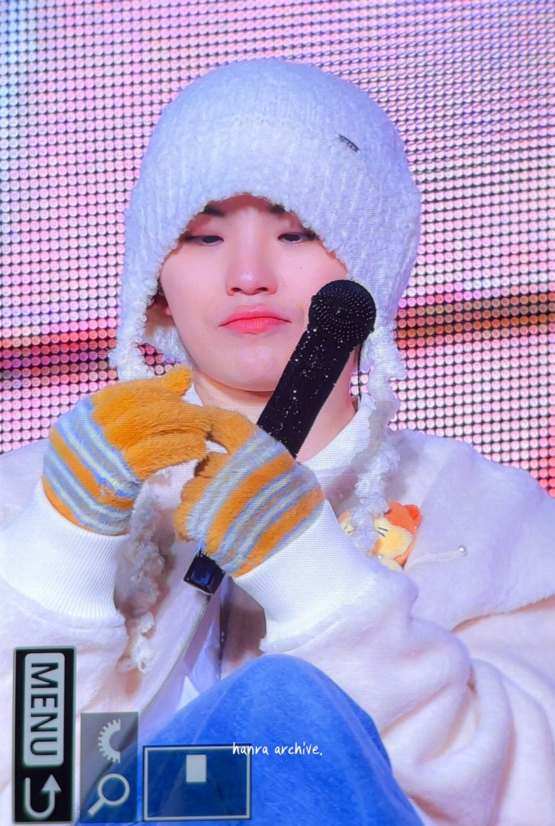 hanra_archive's tweet photo. 250321 캐럿랜드 

손꾸락 계속 만지작 만지작ㅋㅋㅋㅋㅋㅋㅋㅋ

#우지 #WOOZI #ウジ #세븐틴 #Seventeen https://t.co/BVGbpVVXwB