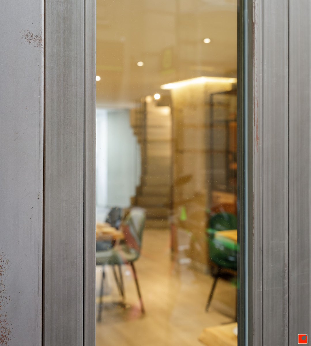 Reforma del restaurante AlmaMater de Murcia, por Alpha-AIS.

Renovation of the AlmaMater Restaurant in Murcia (Spain), by Alpha-AIS.

Photo: <a href="/fernando_alda/">Fernando Alda</a> 

#architecture #restaurant #murcia #renovation #interiordesign