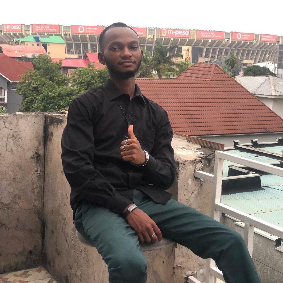 DadaDMSS's tweet photo. Quand on tombe dans l'eau, la pluie ne fait plus peur. 
🇨🇩✊🏾🧠 https://t.co/mbGf1ZKy9c