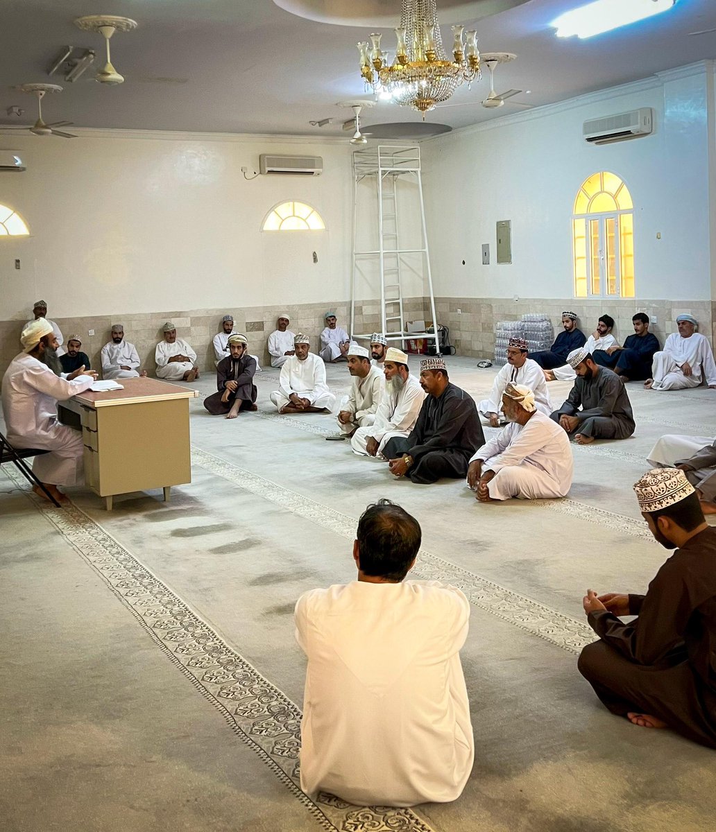 Awf_team87's tweet photo. أقيمت محاضرة بعنوان تأملات في سورة النصر ألقاها الفاضل علي بن حمد الحسني، وذلك عصر اليوم في مسجد الشريعة بقرية عوف، بحضور جمع من المصلين الذين تفاعلوا مع الطرح القيم والمعاني العميقة للسورة الكريمة.

نسأل الله أن ينفع بها الجميع.
#رمضان_يجمعنا https://t.co/KI6mzsHuRH